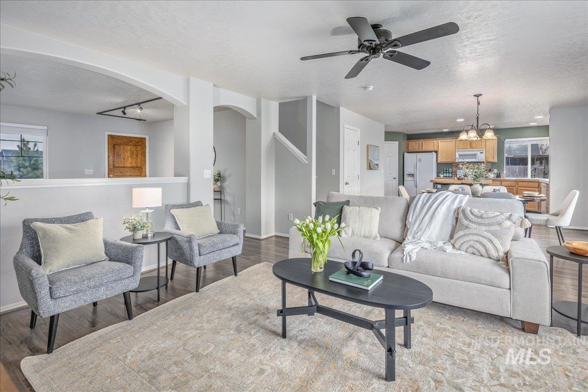 17282 N Ronan Avenue, Nampa, Idaho 83687, 4 Bedrooms, 2.5 Bathrooms, Residential For Sale, Price $439,900,MLS 98973414