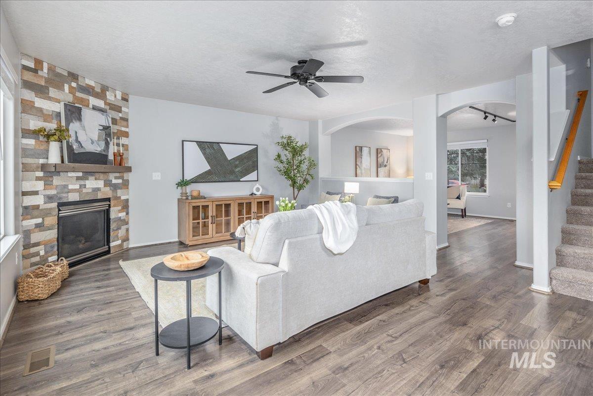 17282 N Ronan Avenue, Nampa, Idaho 83687, 4 Bedrooms, 2.5 Bathrooms, Residential For Sale, Price $439,900,MLS 98973414