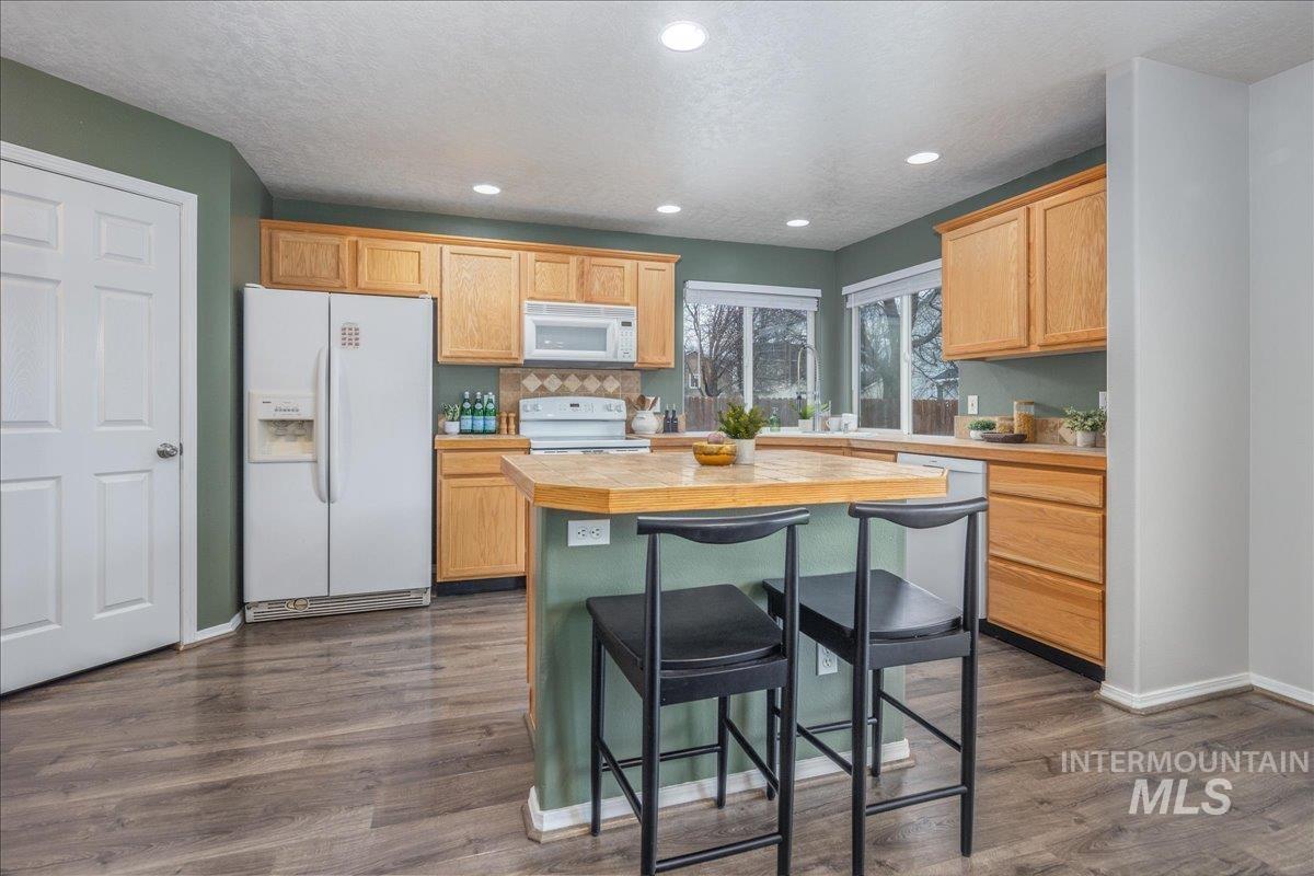 17282 N Ronan Avenue, Nampa, Idaho 83687, 4 Bedrooms, 2.5 Bathrooms, Residential For Sale, Price $439,900,MLS 98973414