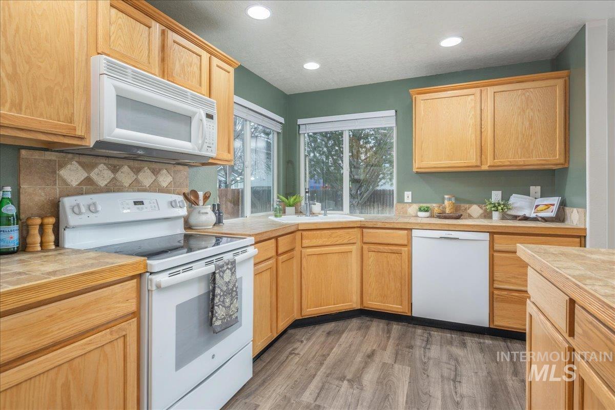 17282 N Ronan Avenue, Nampa, Idaho 83687, 4 Bedrooms, 2.5 Bathrooms, Residential For Sale, Price $439,900,MLS 98973414