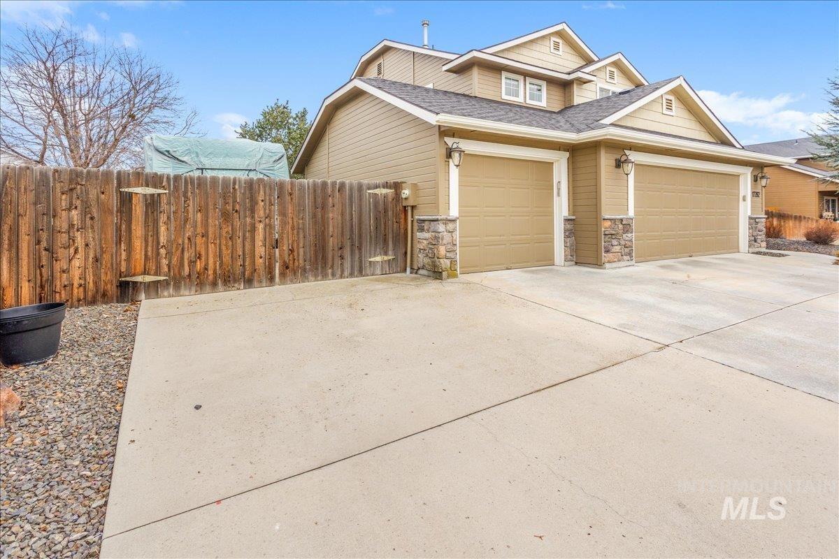 17282 N Ronan Avenue, Nampa, Idaho 83687, 4 Bedrooms, 2.5 Bathrooms, Residential For Sale, Price $439,900,MLS 98973414