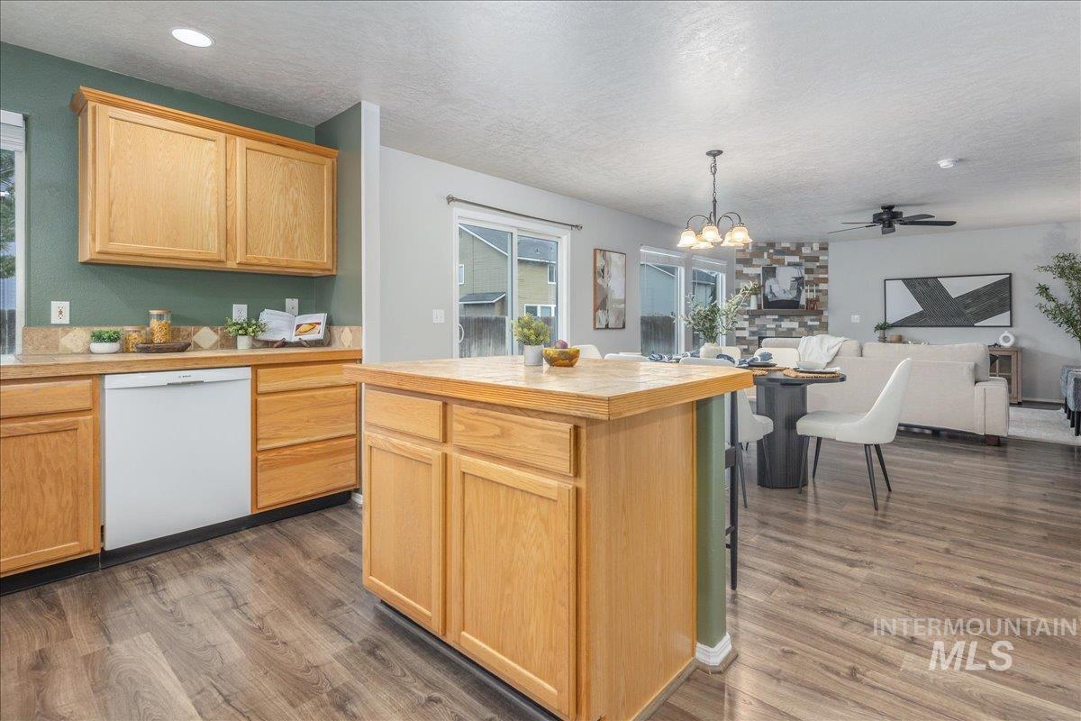 17282 N Ronan Avenue, Nampa, Idaho 83687, 4 Bedrooms, 2.5 Bathrooms, Residential For Sale, Price $439,900,MLS 98973414