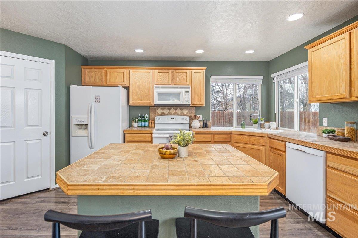 17282 N Ronan Avenue, Nampa, Idaho 83687, 4 Bedrooms, 2.5 Bathrooms, Residential For Sale, Price $439,900,MLS 98973414