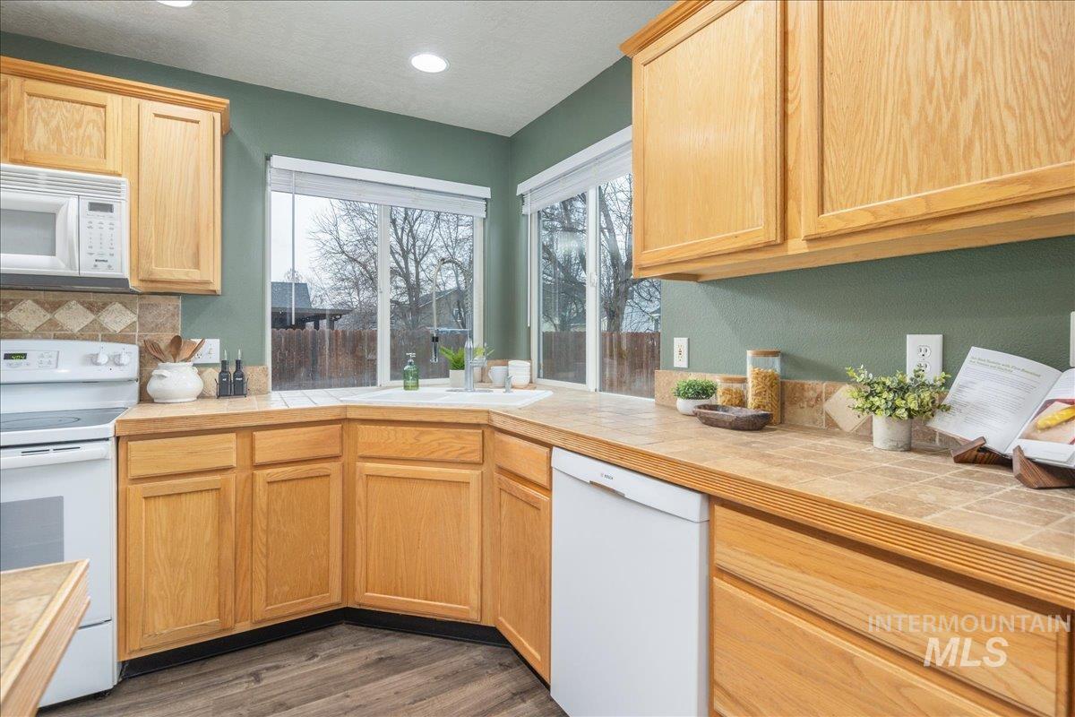 17282 N Ronan Avenue, Nampa, Idaho 83687, 4 Bedrooms, 2.5 Bathrooms, Residential For Sale, Price $439,900,MLS 98973414