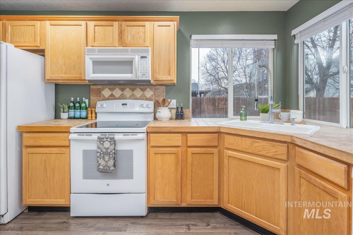 17282 N Ronan Avenue, Nampa, Idaho 83687, 4 Bedrooms, 2.5 Bathrooms, Residential For Sale, Price $439,900,MLS 98973414