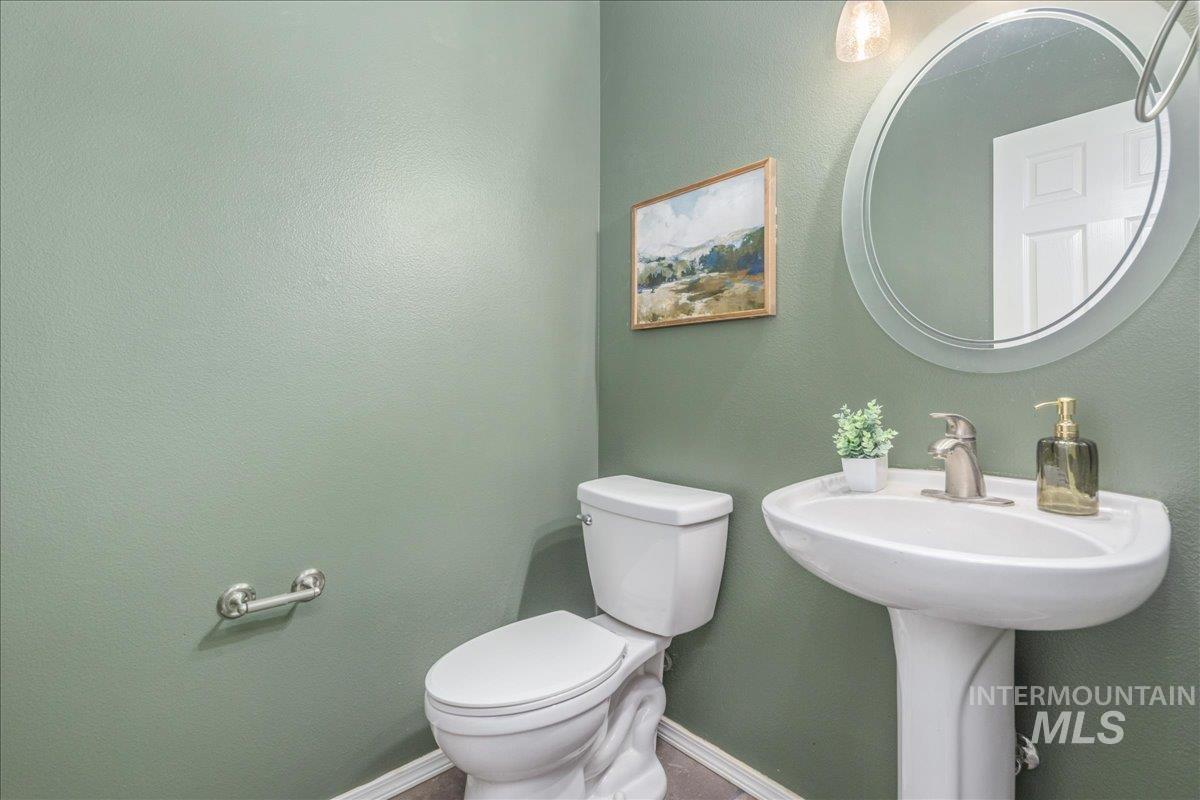 17282 N Ronan Avenue, Nampa, Idaho 83687, 4 Bedrooms, 2.5 Bathrooms, Residential For Sale, Price $439,900,MLS 98973414