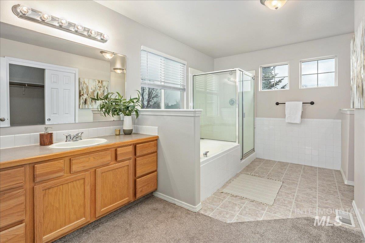 17282 N Ronan Avenue, Nampa, Idaho 83687, 4 Bedrooms, 2.5 Bathrooms, Residential For Sale, Price $439,900,MLS 98973414