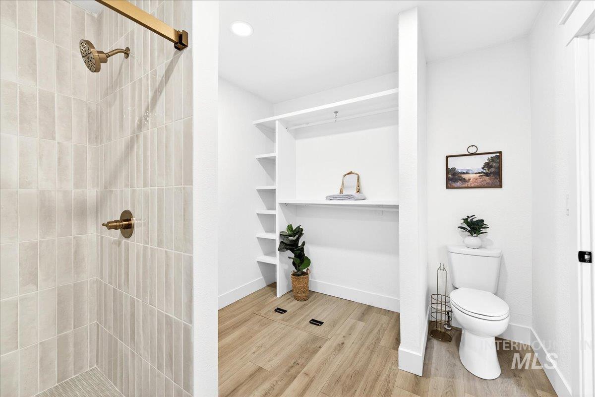 1118 N Dawn Dr., Boise, Idaho 83713, 4 Bedrooms, 2 Bathrooms, Residential For Sale, Price $679,900,MLS 98973415