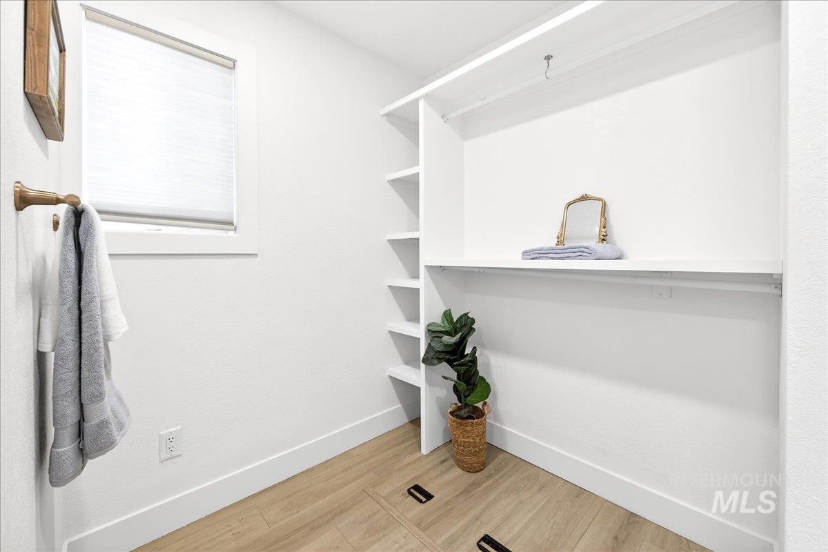 1118 N Dawn Dr., Boise, Idaho 83713, 4 Bedrooms, 2 Bathrooms, Residential For Sale, Price $679,900,MLS 98973415