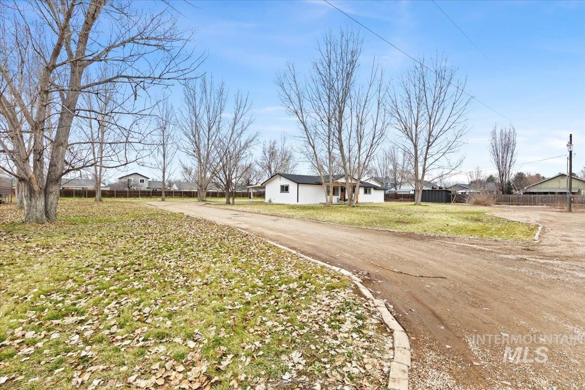 1118 N Dawn Dr., Boise, Idaho 83713, 4 Bedrooms, 2 Bathrooms, Residential For Sale, Price $679,900,MLS 98973415