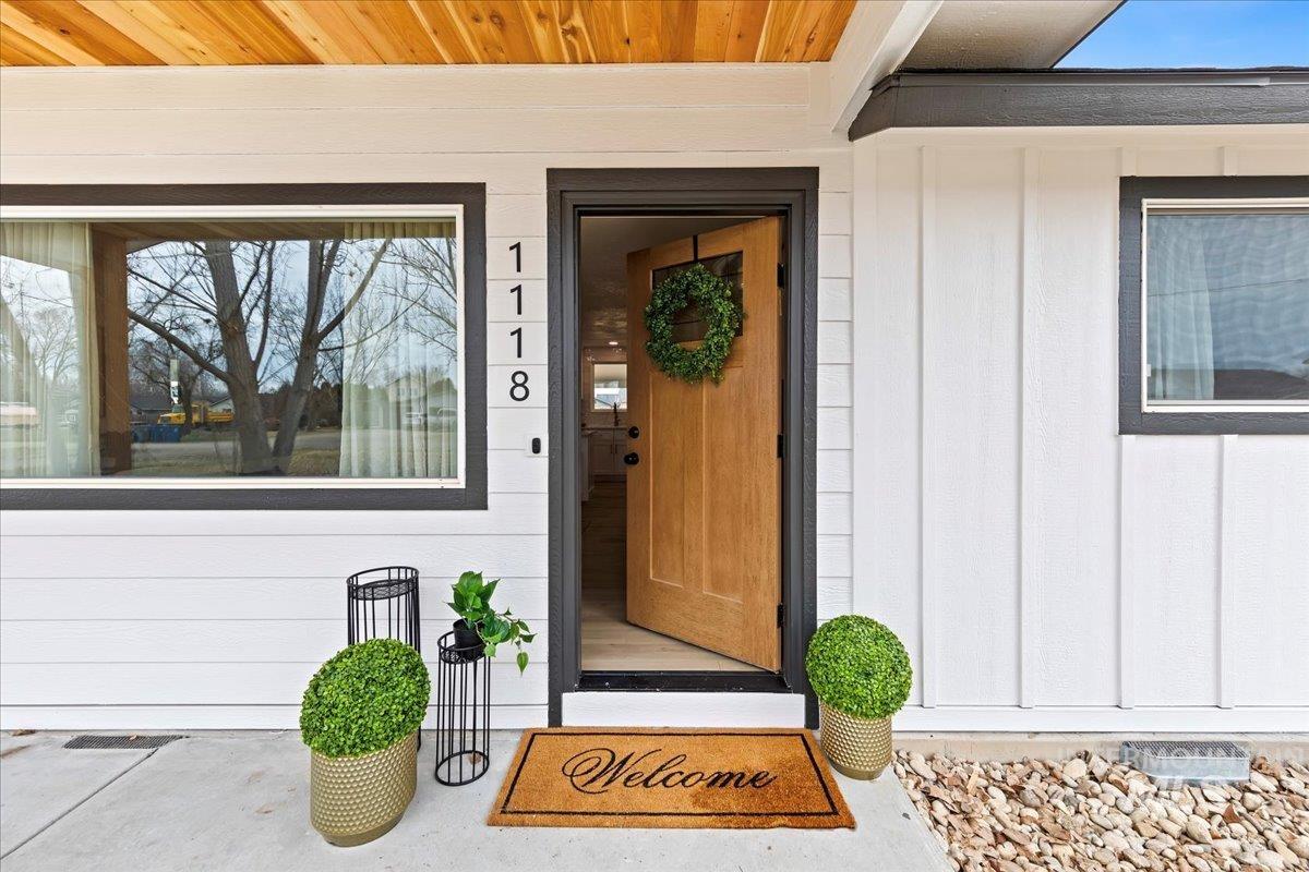 1118 N Dawn Dr., Boise, Idaho 83713, 4 Bedrooms, 2 Bathrooms, Residential For Sale, Price $679,900,MLS 98973415