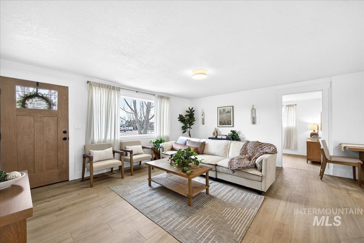 1118 N Dawn Dr., Boise, Idaho 83713, 4 Bedrooms, 2 Bathrooms, Residential For Sale, Price $679,900,MLS 98973415