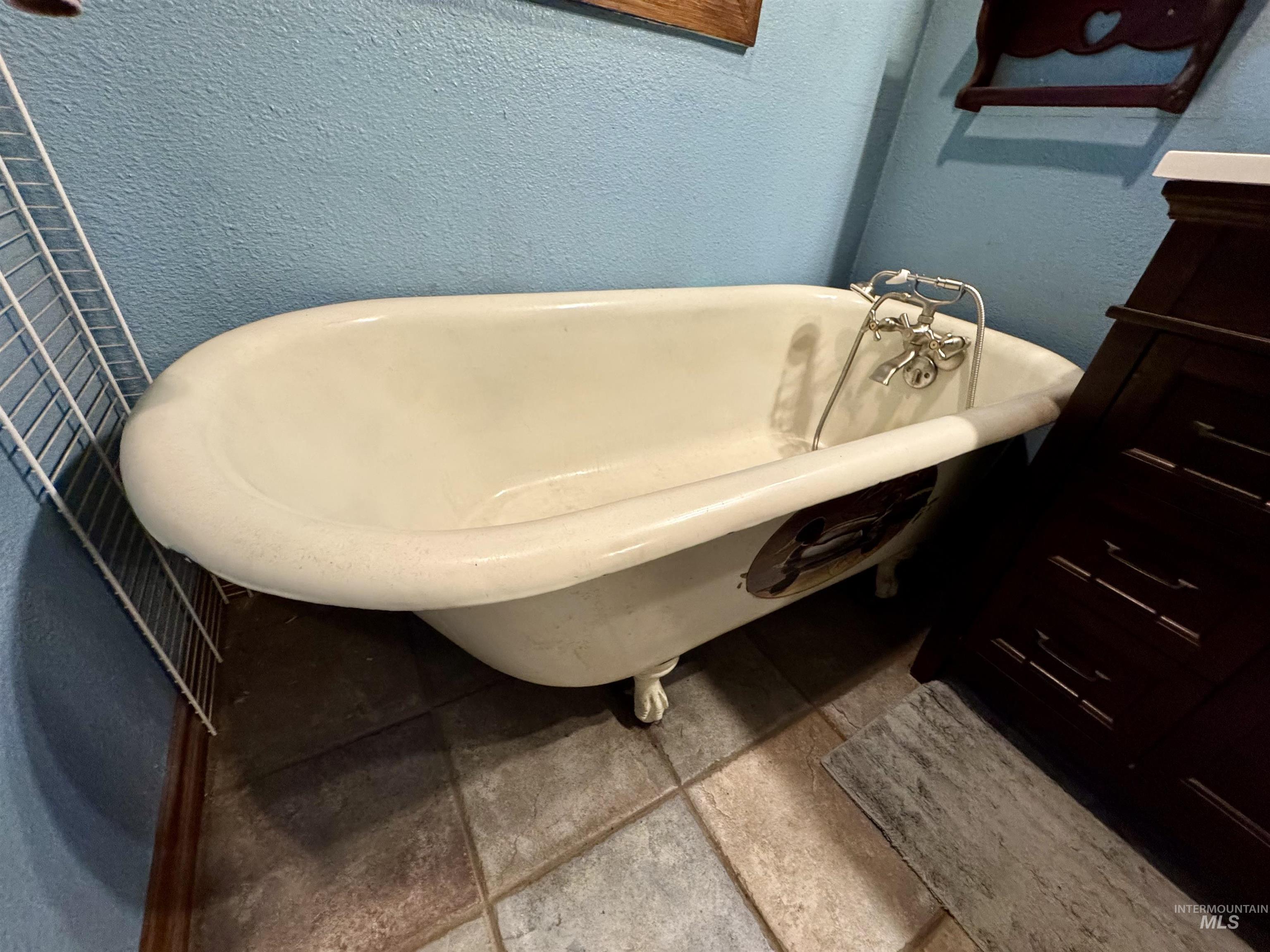 412 Walnut St, Nezperce, Idaho 83543, 3 Bedrooms, 1 Bathroom, Residential For Sale, Price $225,000,MLS 98973420