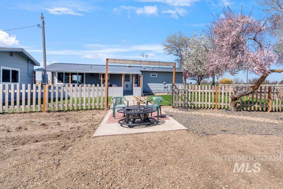 7242 Boise Rd, Fruitland, Idaho 83619-0000, 2 Bedrooms, 1 Bathroom, Residential For Sale, Price $425,000,MLS 98973421