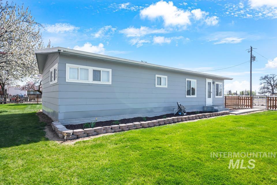 7242 Boise Rd, Fruitland, Idaho 83619-0000, 2 Bedrooms, 1 Bathroom, Residential For Sale, Price $425,000,MLS 98973421