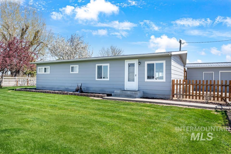 7242 Boise Rd, Fruitland, Idaho 83619-0000, 2 Bedrooms, 1 Bathroom, Residential For Sale, Price $425,000,MLS 98973421