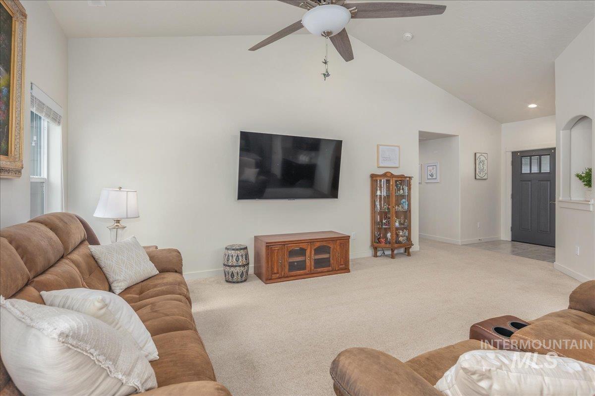 171 S Fuji Ave, Emmett, Idaho 83617, 4 Bedrooms, 2 Bathrooms, Residential For Sale, Price $459,000,MLS 98973422