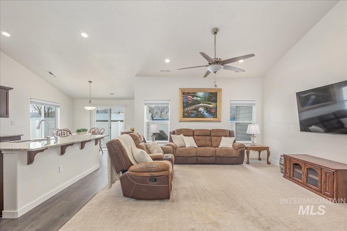 171 S Fuji Ave, Emmett, Idaho 83617, 4 Bedrooms, 2 Bathrooms, Residential For Sale, Price $459,000,MLS 98973422