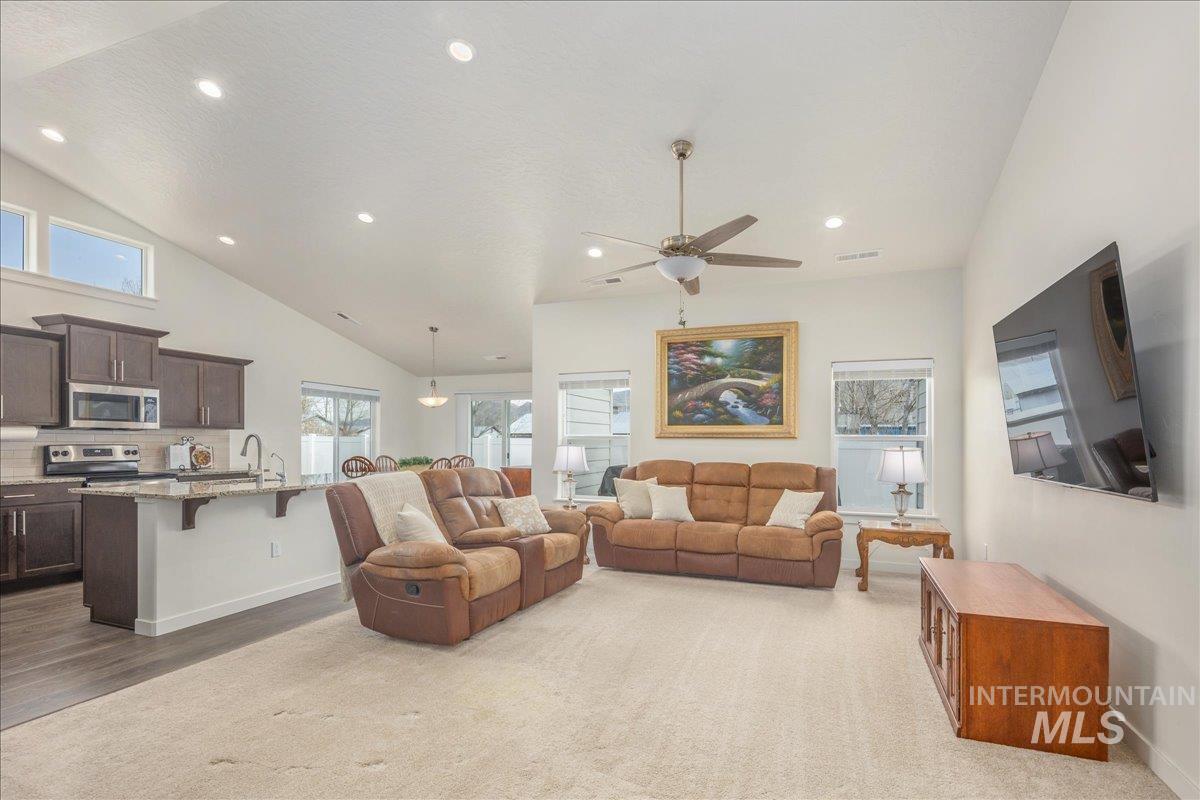 171 S Fuji Ave, Emmett, Idaho 83617, 4 Bedrooms, 2 Bathrooms, Residential For Sale, Price $459,000,MLS 98973422