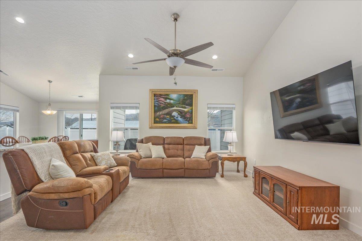 171 S Fuji Ave, Emmett, Idaho 83617, 4 Bedrooms, 2 Bathrooms, Residential For Sale, Price $459,000,MLS 98973422