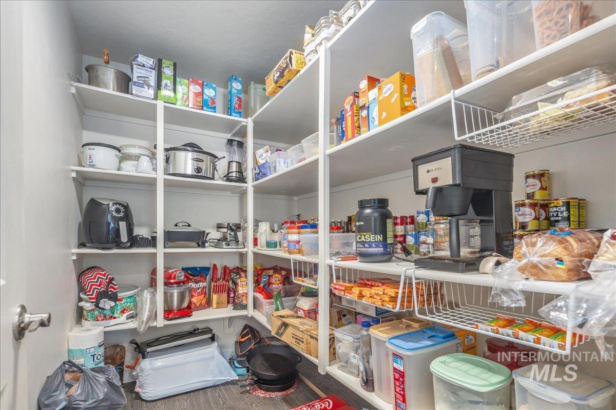 171 S Fuji Ave, Emmett, Idaho 83617, 4 Bedrooms, 2 Bathrooms, Residential For Sale, Price $459,000,MLS 98973422