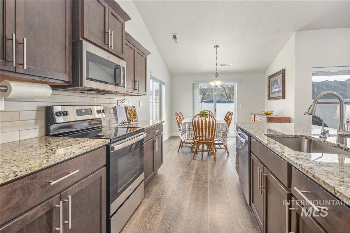 171 S Fuji Ave, Emmett, Idaho 83617, 4 Bedrooms, 2 Bathrooms, Residential For Sale, Price $459,000,MLS 98973422