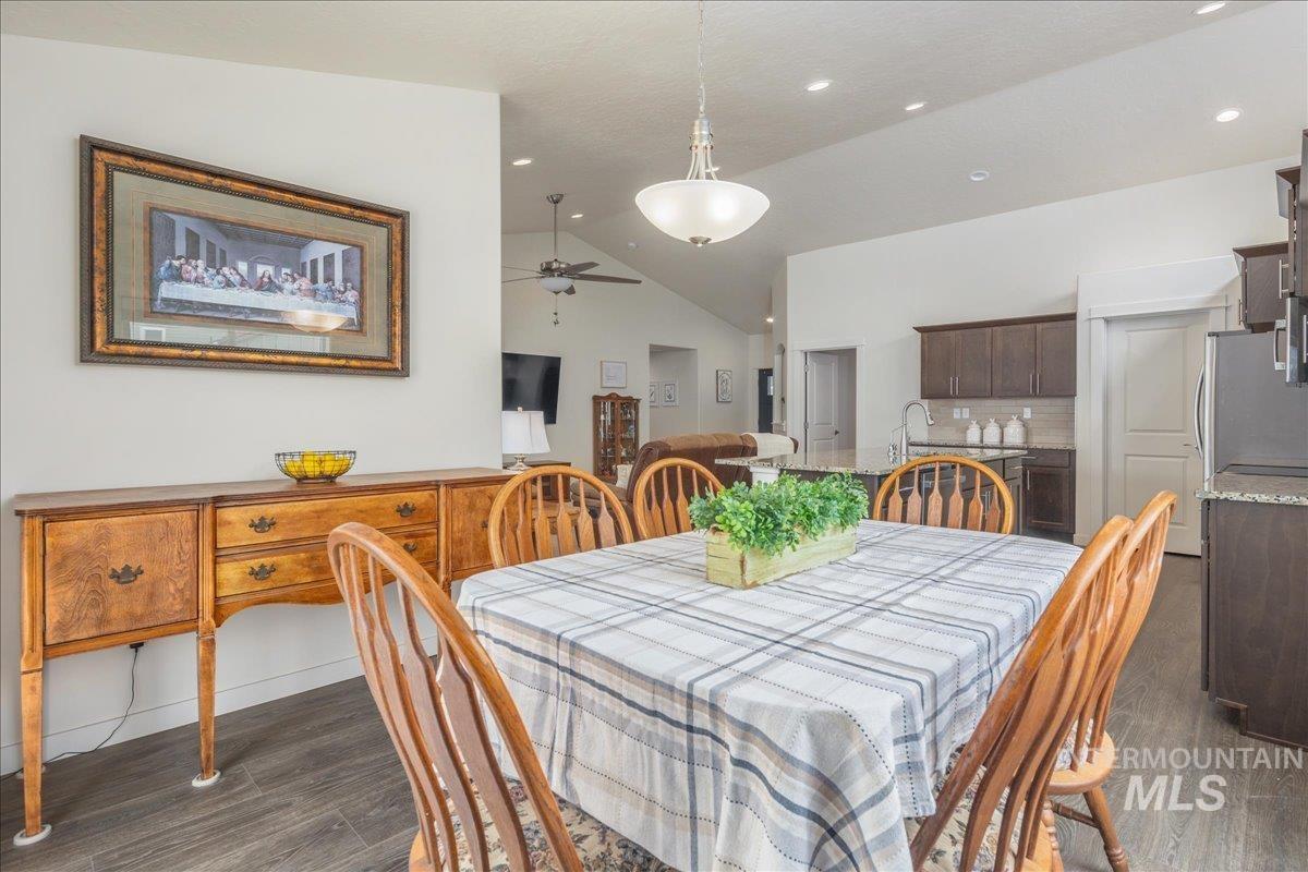 171 S Fuji Ave, Emmett, Idaho 83617, 4 Bedrooms, 2 Bathrooms, Residential For Sale, Price $459,000,MLS 98973422