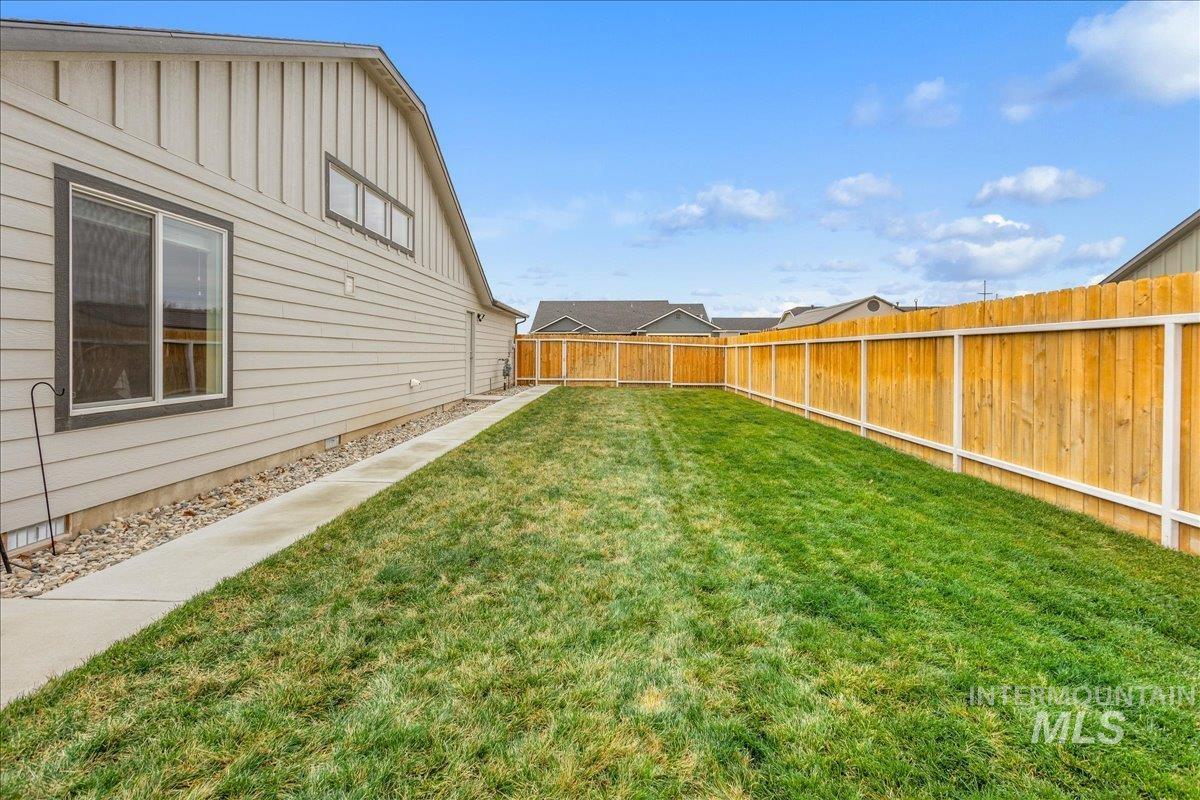 171 S Fuji Ave, Emmett, Idaho 83617, 4 Bedrooms, 2 Bathrooms, Residential For Sale, Price $459,000,MLS 98973422