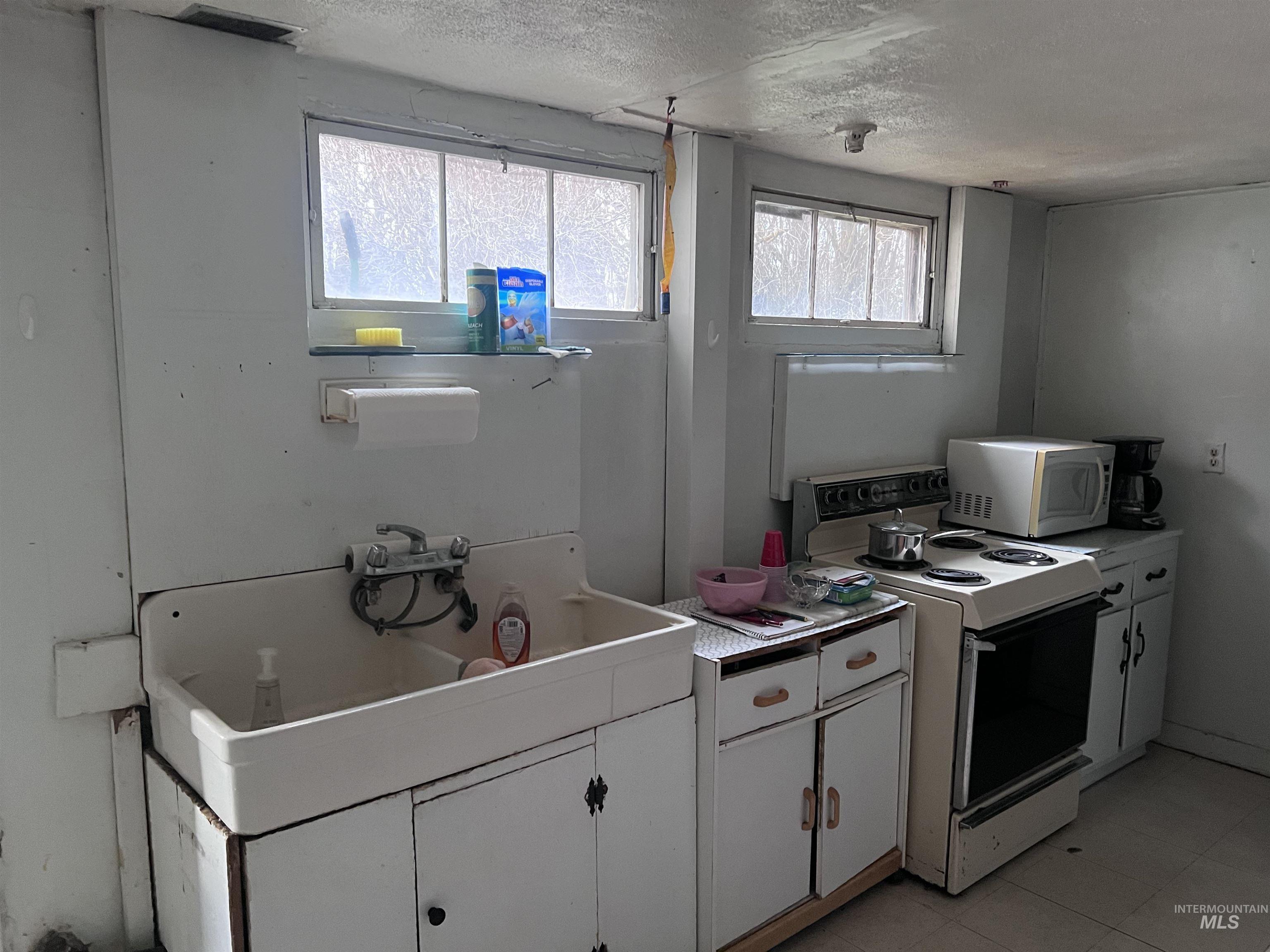 3967 SAND HOLLOW RD, New Plymouth, Idaho 83655, 2 Bedrooms, 1 Bathroom, Residential For Sale, Price $350,000,MLS 98973423