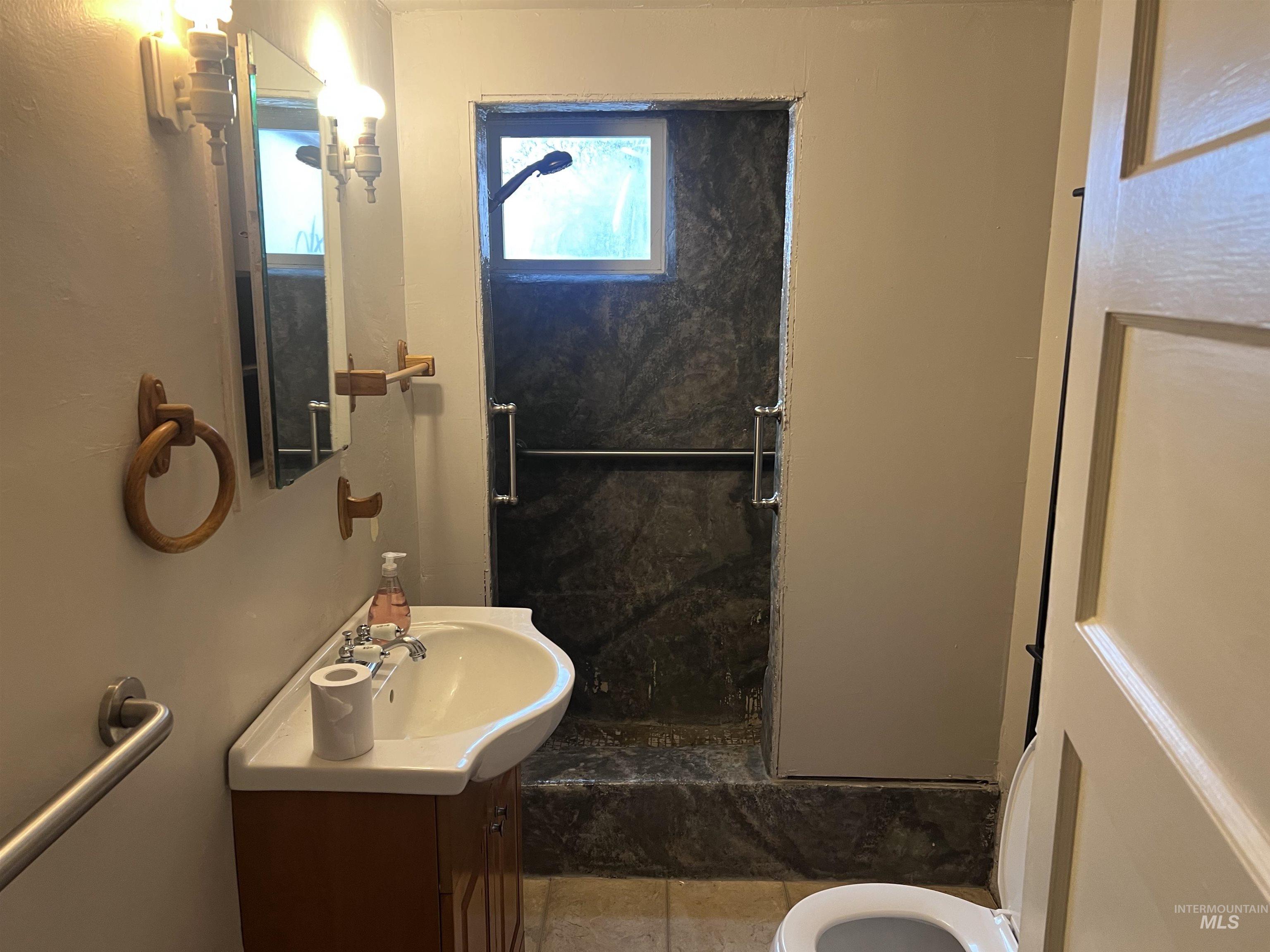 3967 SAND HOLLOW RD, New Plymouth, Idaho 83655, 2 Bedrooms, 1 Bathroom, Residential For Sale, Price $350,000,MLS 98973423