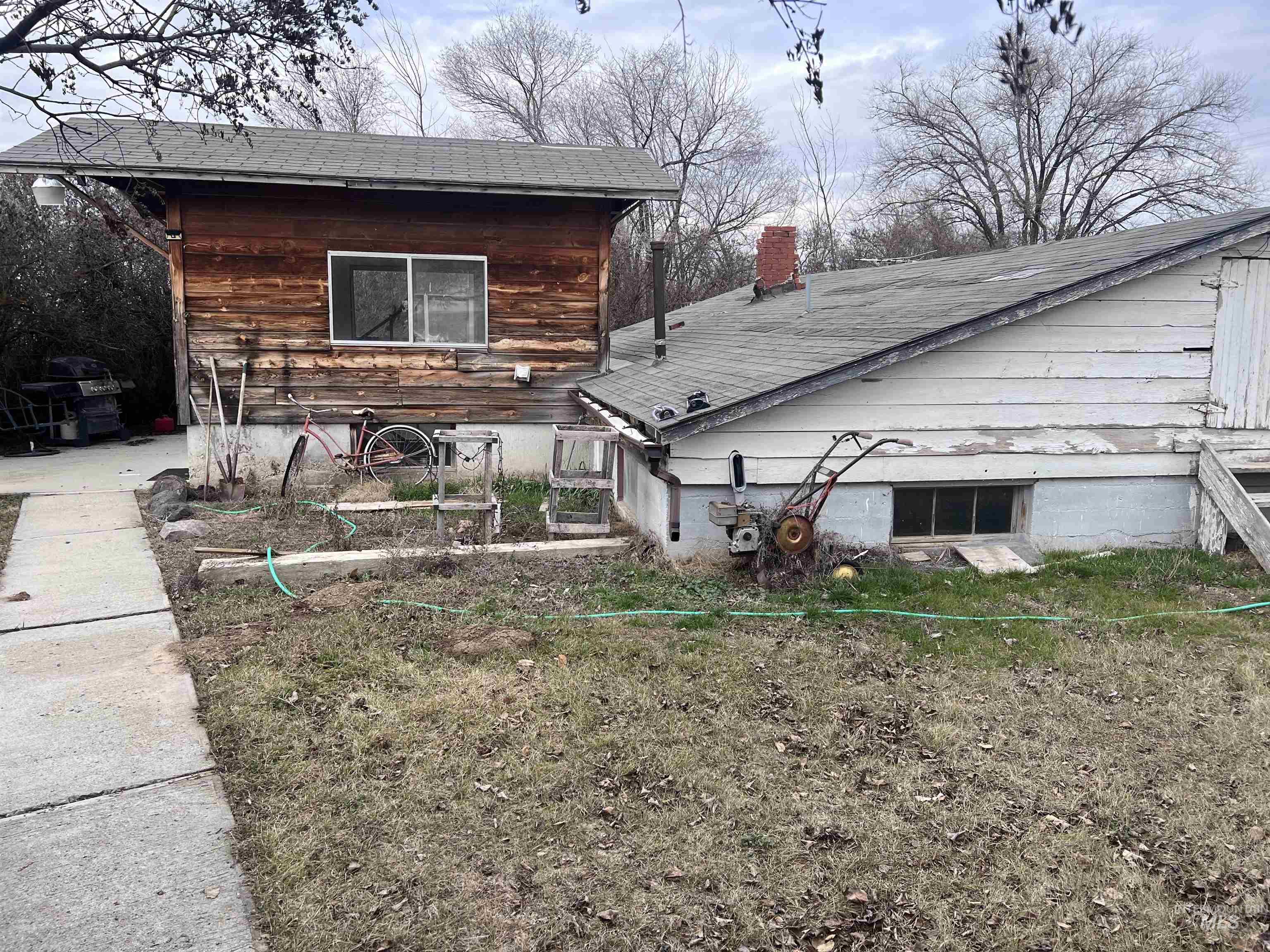 3967 SAND HOLLOW RD, New Plymouth, Idaho 83655, 2 Bedrooms, 1 Bathroom, Residential For Sale, Price $350,000,MLS 98973423