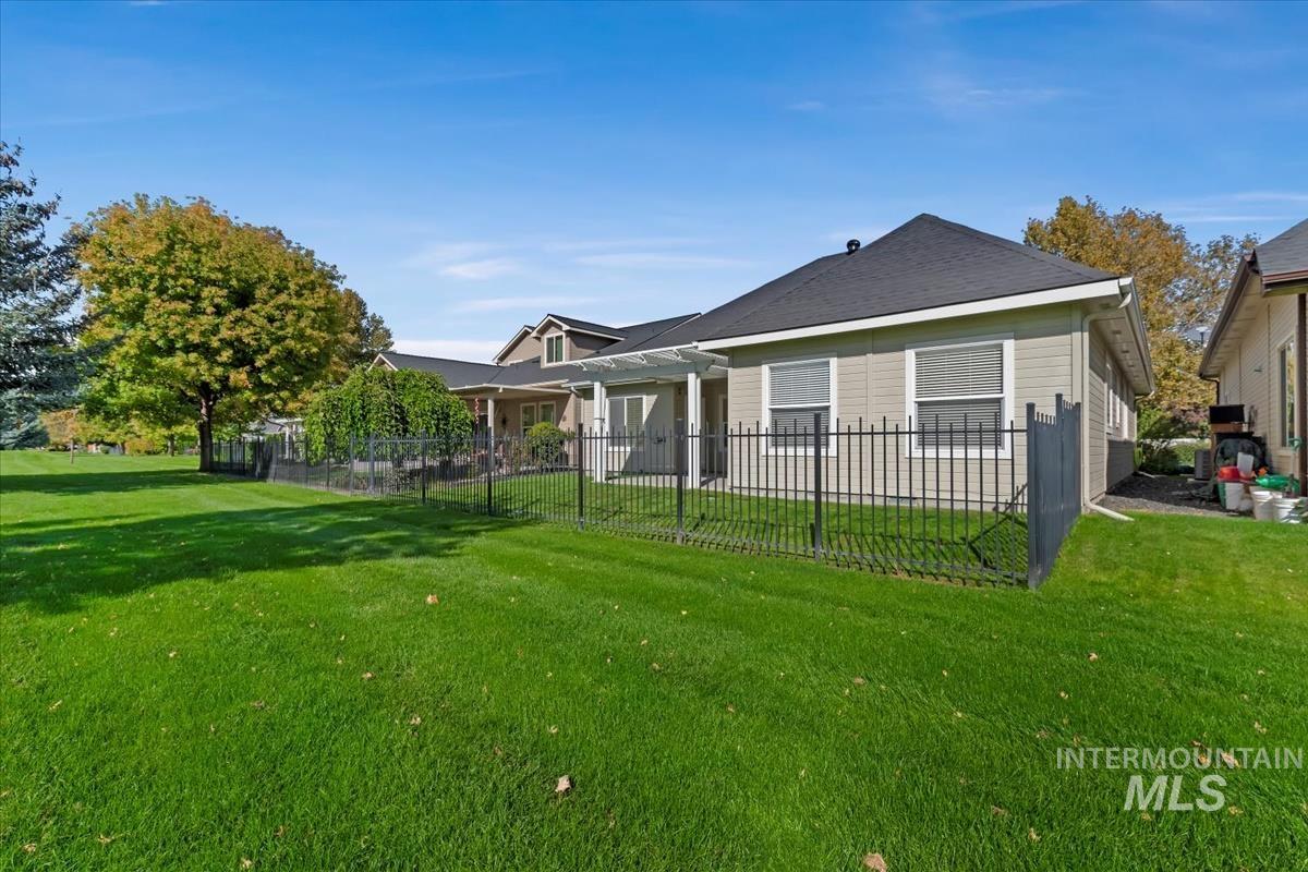 6803 E Greens Dr, Nampa, Idaho 83687, 3 Bedrooms, 2 Bathrooms, Residential For Sale, Price $435,000,MLS 98973432