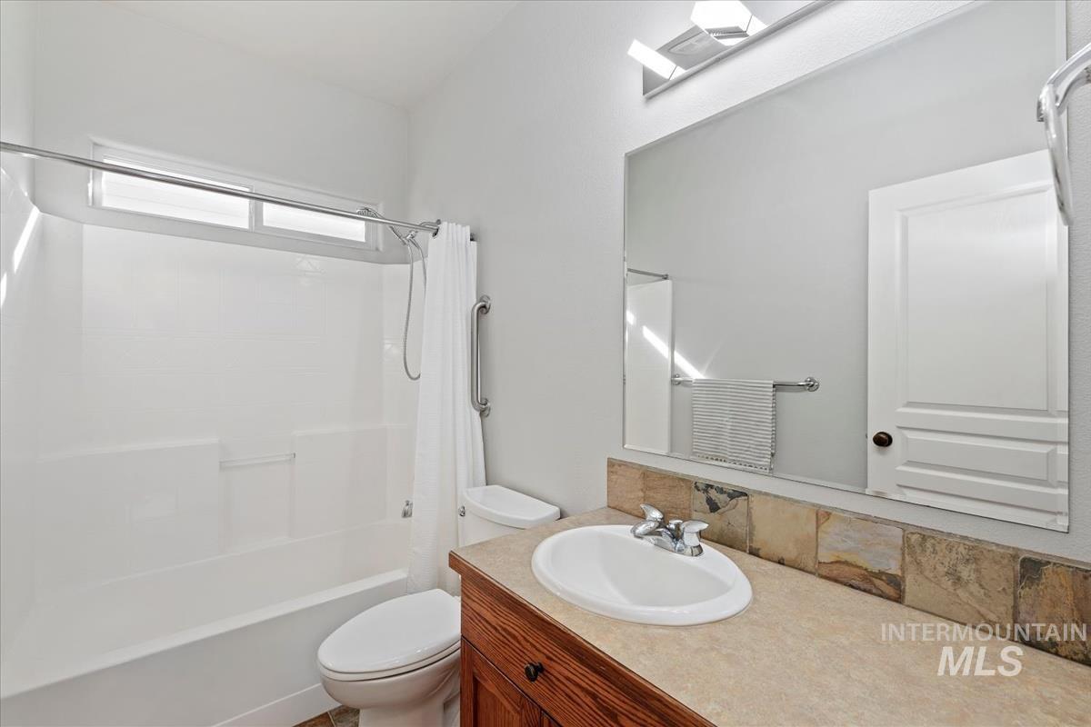 6803 E Greens Dr, Nampa, Idaho 83687, 3 Bedrooms, 2 Bathrooms, Residential For Sale, Price $435,000,MLS 98973432