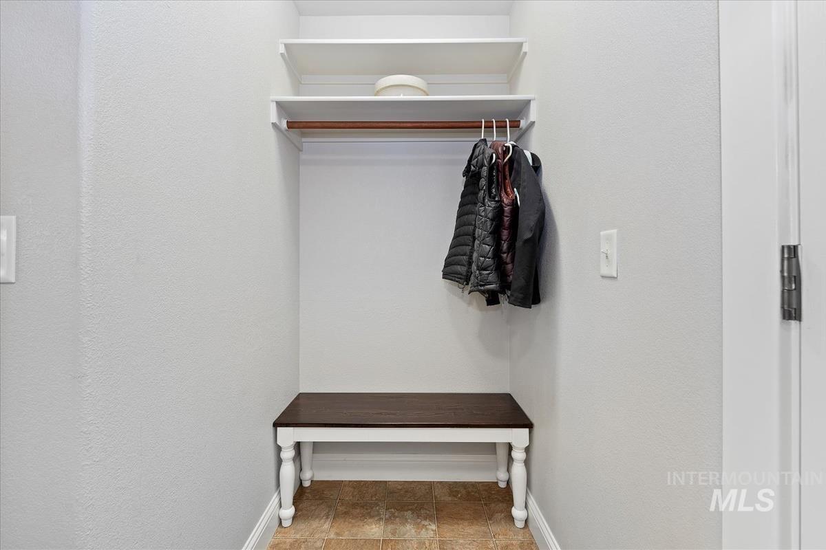 6803 E Greens Dr, Nampa, Idaho 83687, 3 Bedrooms, 2 Bathrooms, Residential For Sale, Price $435,000,MLS 98973432