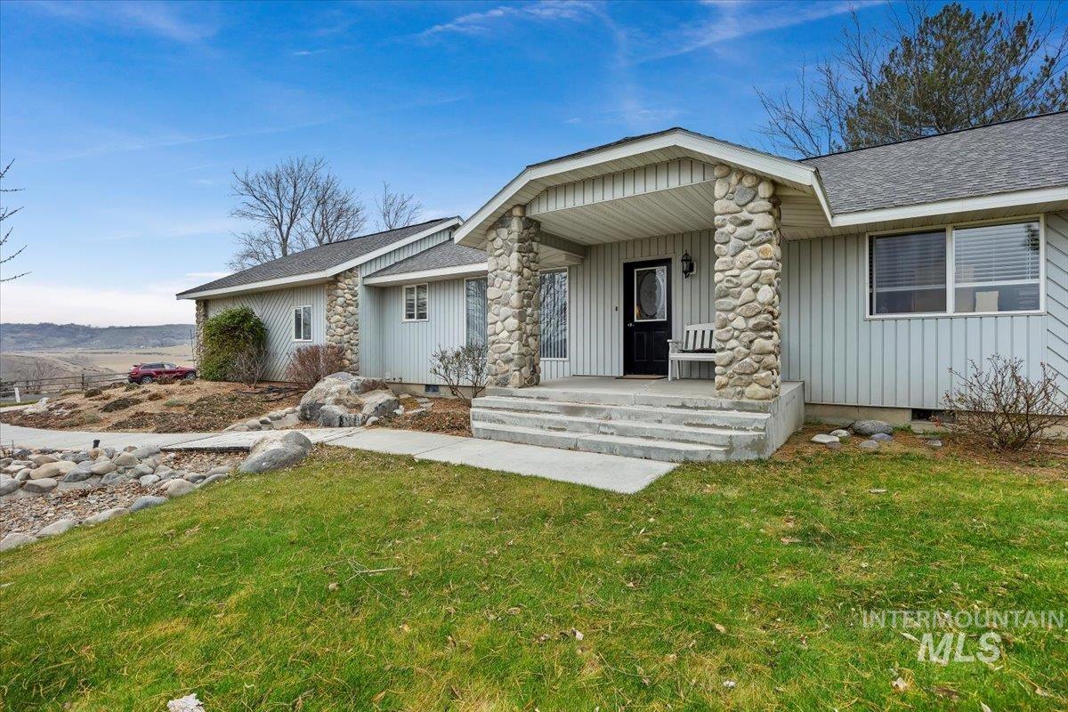 4519 Meadow Cir, Buhl, Idaho 83316, 3 Bedrooms, 2.5 Bathrooms, Residential For Sale, Price $449,000,MLS 98973437