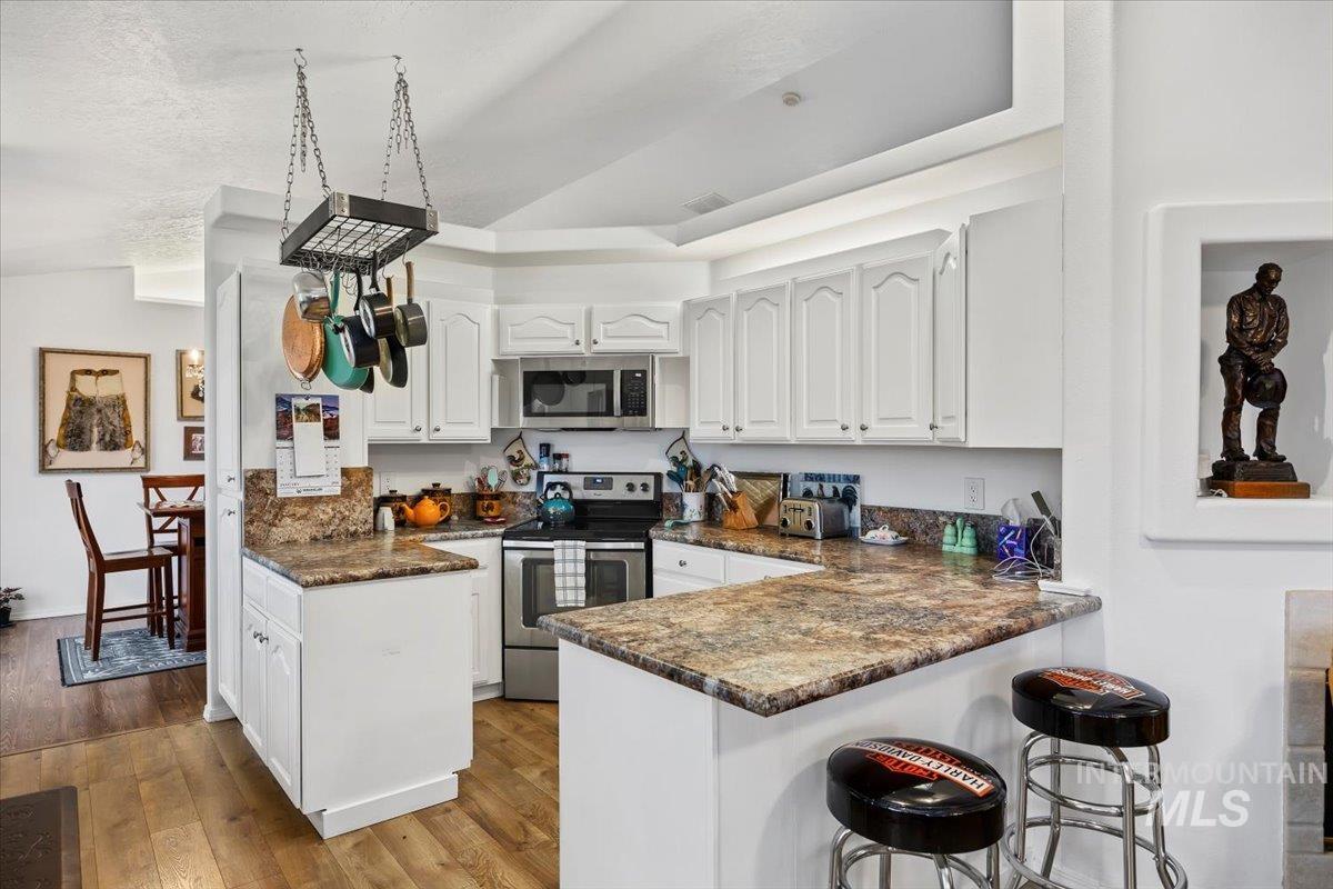 4519 Meadow Cir, Buhl, Idaho 83316, 3 Bedrooms, 2.5 Bathrooms, Residential For Sale, Price $449,000,MLS 98973437