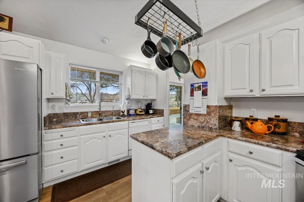 4519 Meadow Cir, Buhl, Idaho 83316, 3 Bedrooms, 2.5 Bathrooms, Residential For Sale, Price $449,000,MLS 98973437