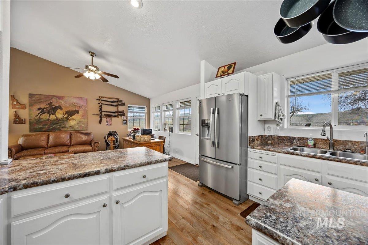 4519 Meadow Cir, Buhl, Idaho 83316, 3 Bedrooms, 2.5 Bathrooms, Residential For Sale, Price $449,000,MLS 98973437