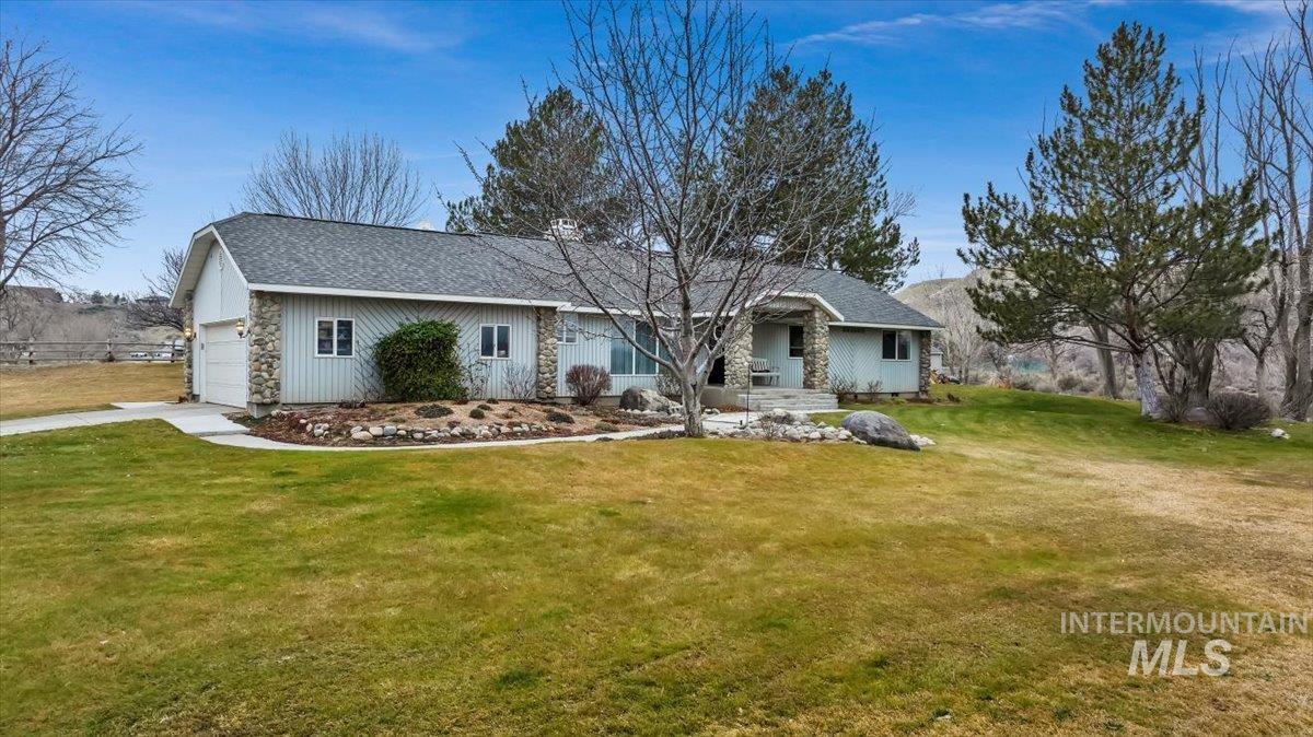 4519 Meadow Cir, Buhl, Idaho 83316, 3 Bedrooms, 2.5 Bathrooms, Residential For Sale, Price $449,000,MLS 98973437