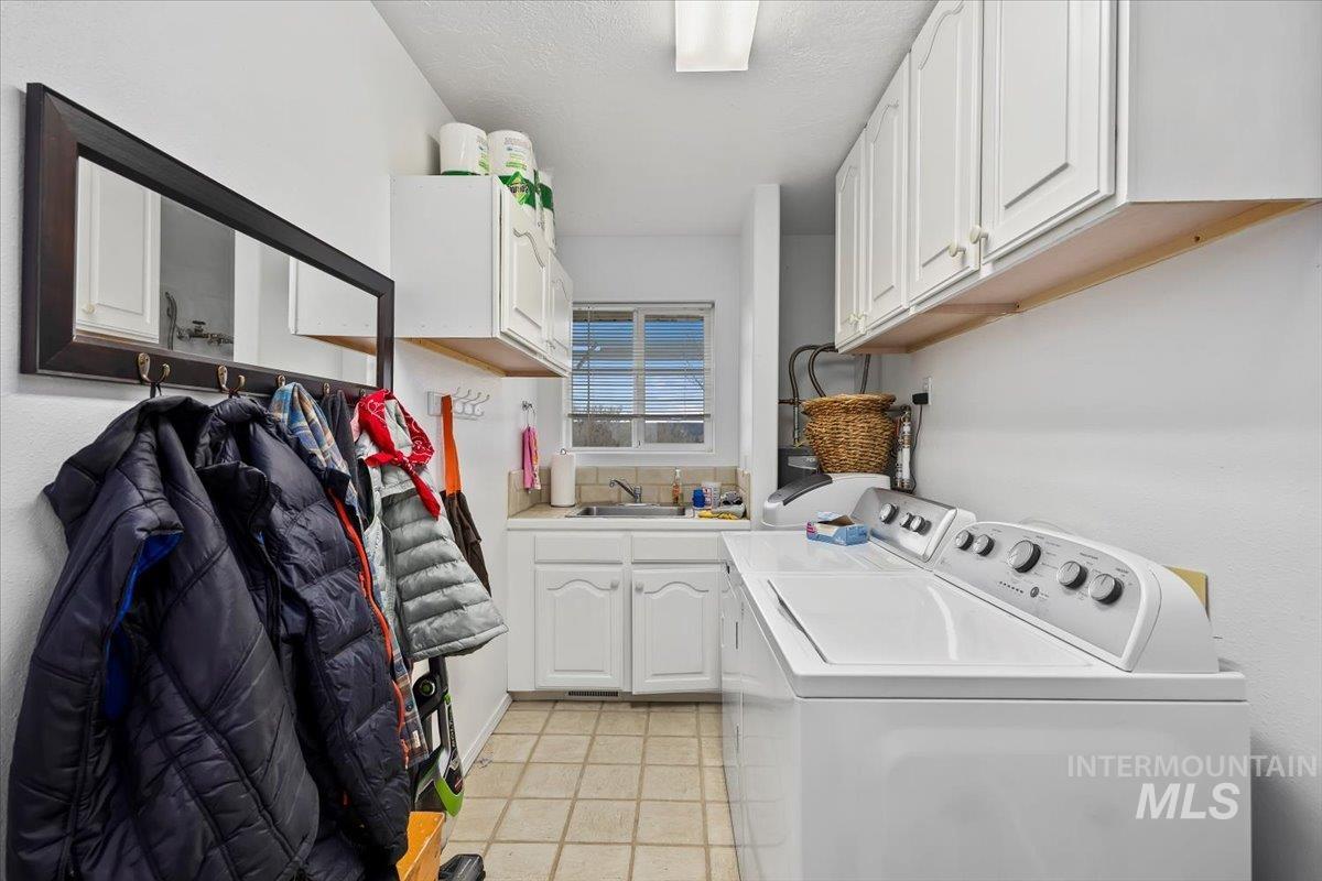 4519 Meadow Cir, Buhl, Idaho 83316, 3 Bedrooms, 2.5 Bathrooms, Residential For Sale, Price $449,000,MLS 98973437