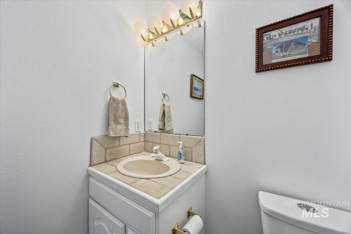 4519 Meadow Cir, Buhl, Idaho 83316, 3 Bedrooms, 2.5 Bathrooms, Residential For Sale, Price $449,000,MLS 98973437