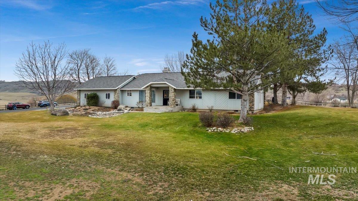 4519 Meadow Cir, Buhl, Idaho 83316, 3 Bedrooms, 2.5 Bathrooms, Residential For Sale, Price $449,000,MLS 98973437