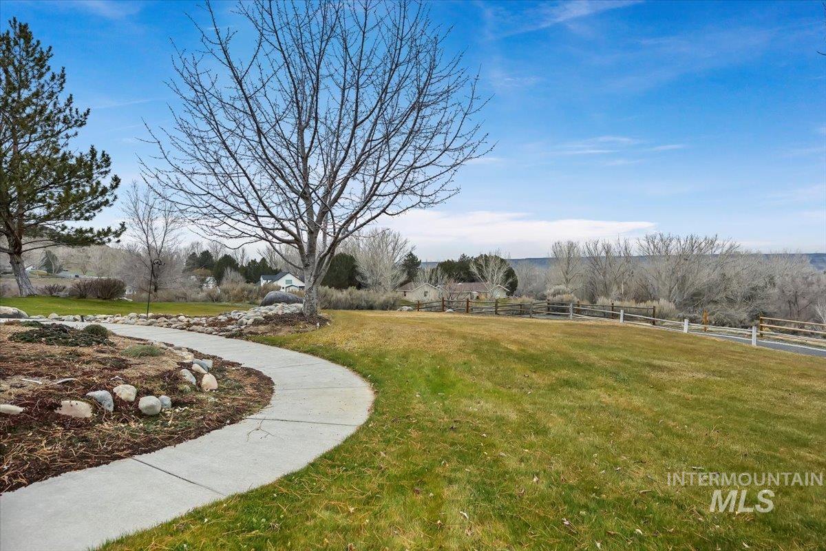 4519 Meadow Cir, Buhl, Idaho 83316, 3 Bedrooms, 2.5 Bathrooms, Residential For Sale, Price $449,000,MLS 98973437