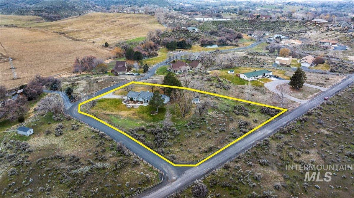 4519 Meadow Cir, Buhl, Idaho 83316, 3 Bedrooms, 2.5 Bathrooms, Residential For Sale, Price $449,000,MLS 98973437