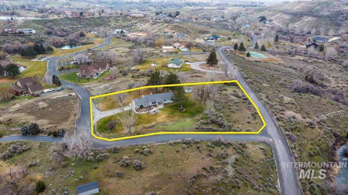 4519 Meadow Cir, Buhl, Idaho 83316, 3 Bedrooms, 2.5 Bathrooms, Residential For Sale, Price $449,000,MLS 98973437