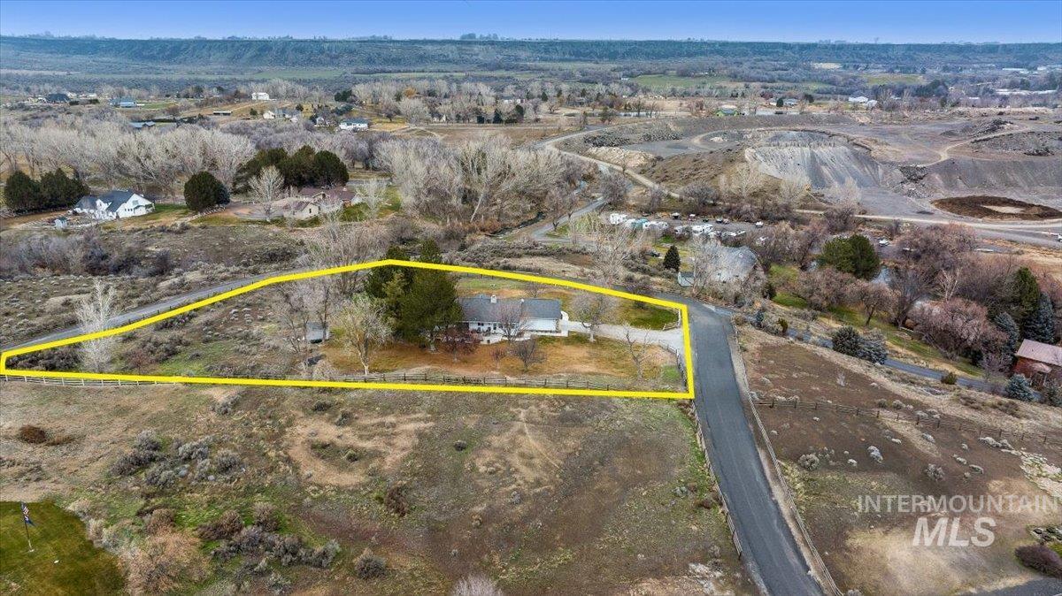 4519 Meadow Cir, Buhl, Idaho 83316, 3 Bedrooms, 2.5 Bathrooms, Residential For Sale, Price $449,000,MLS 98973437