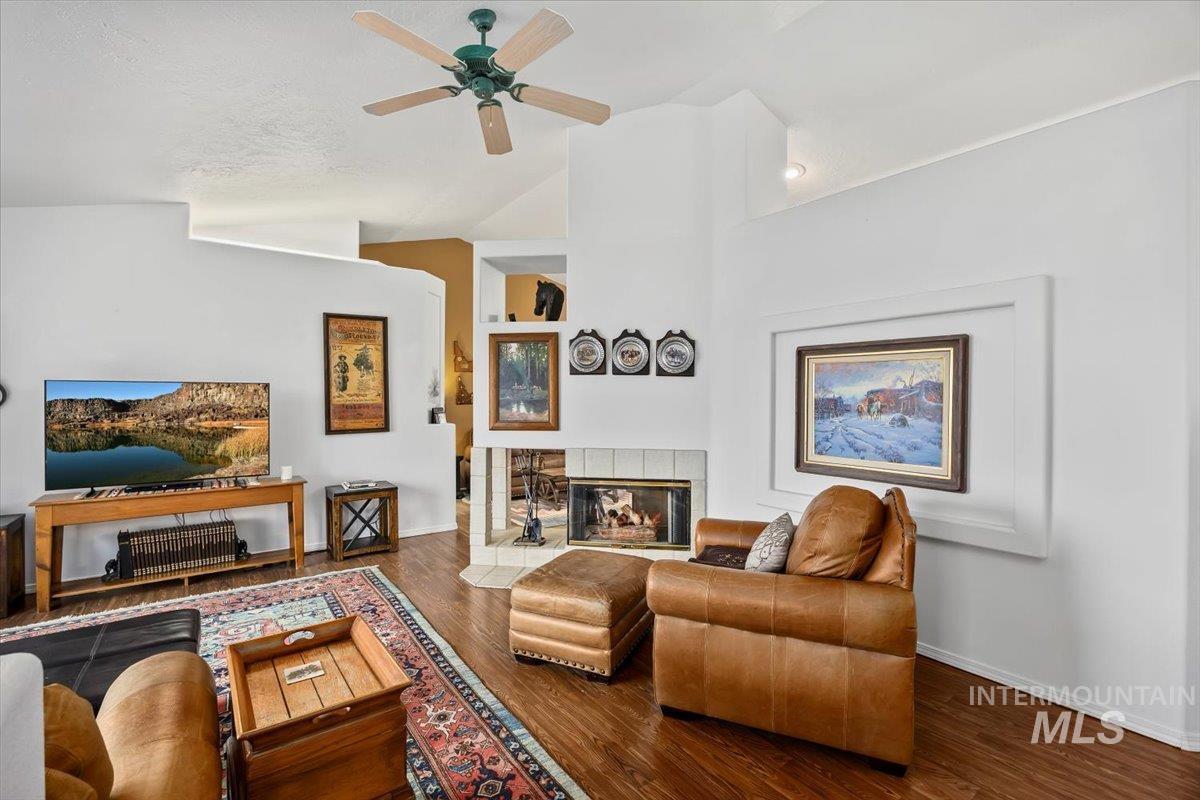 4519 Meadow Cir, Buhl, Idaho 83316, 3 Bedrooms, 2.5 Bathrooms, Residential For Sale, Price $449,000,MLS 98973437