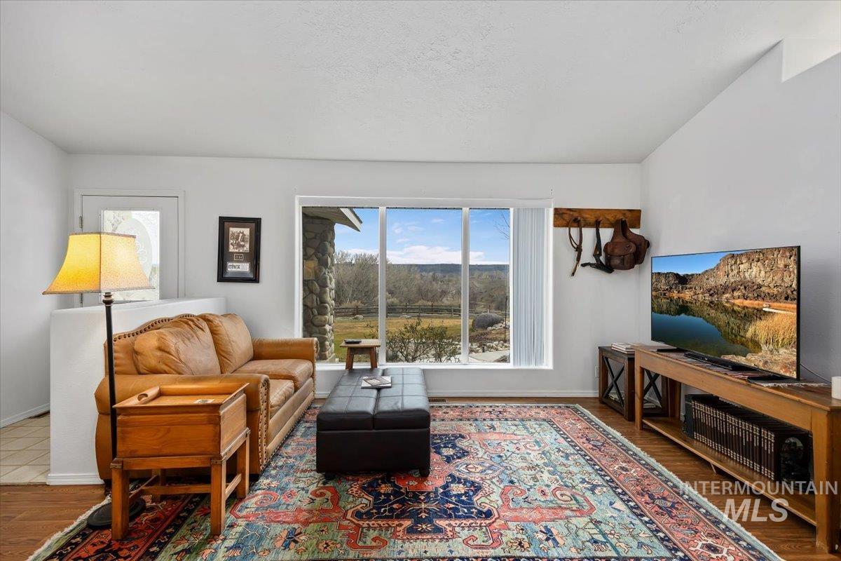 4519 Meadow Cir, Buhl, Idaho 83316, 3 Bedrooms, 2.5 Bathrooms, Residential For Sale, Price $449,000,MLS 98973437