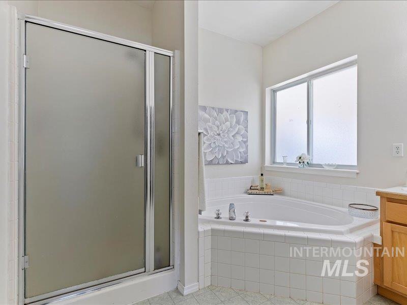 2109 S Happy Valley, Nampa, Idaho 83686, 4 Bedrooms, 3.5 Bathrooms, Residential For Sale, Price $650,000,MLS 98973438