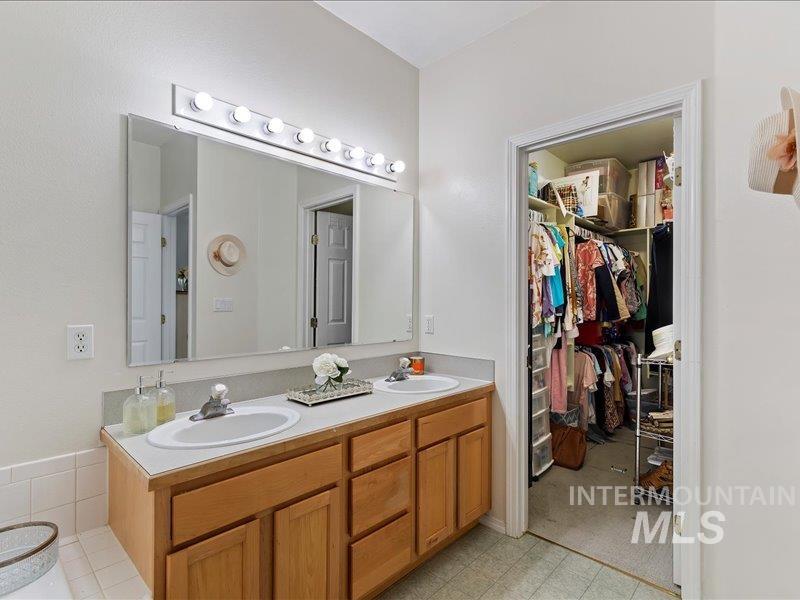 2109 S Happy Valley, Nampa, Idaho 83686, 4 Bedrooms, 3.5 Bathrooms, Residential For Sale, Price $650,000,MLS 98973438